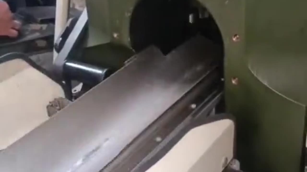 How to Arm and Enter Data to a 155mm Shell Inside PZH2000 Heavy Gun