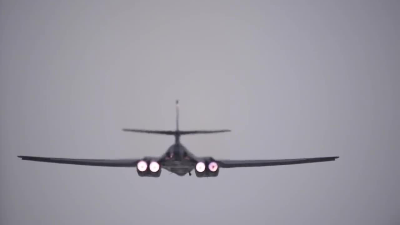 Stunning Video of B-1 Lancer in Action • Takeoff & Landing [Training Footage]3