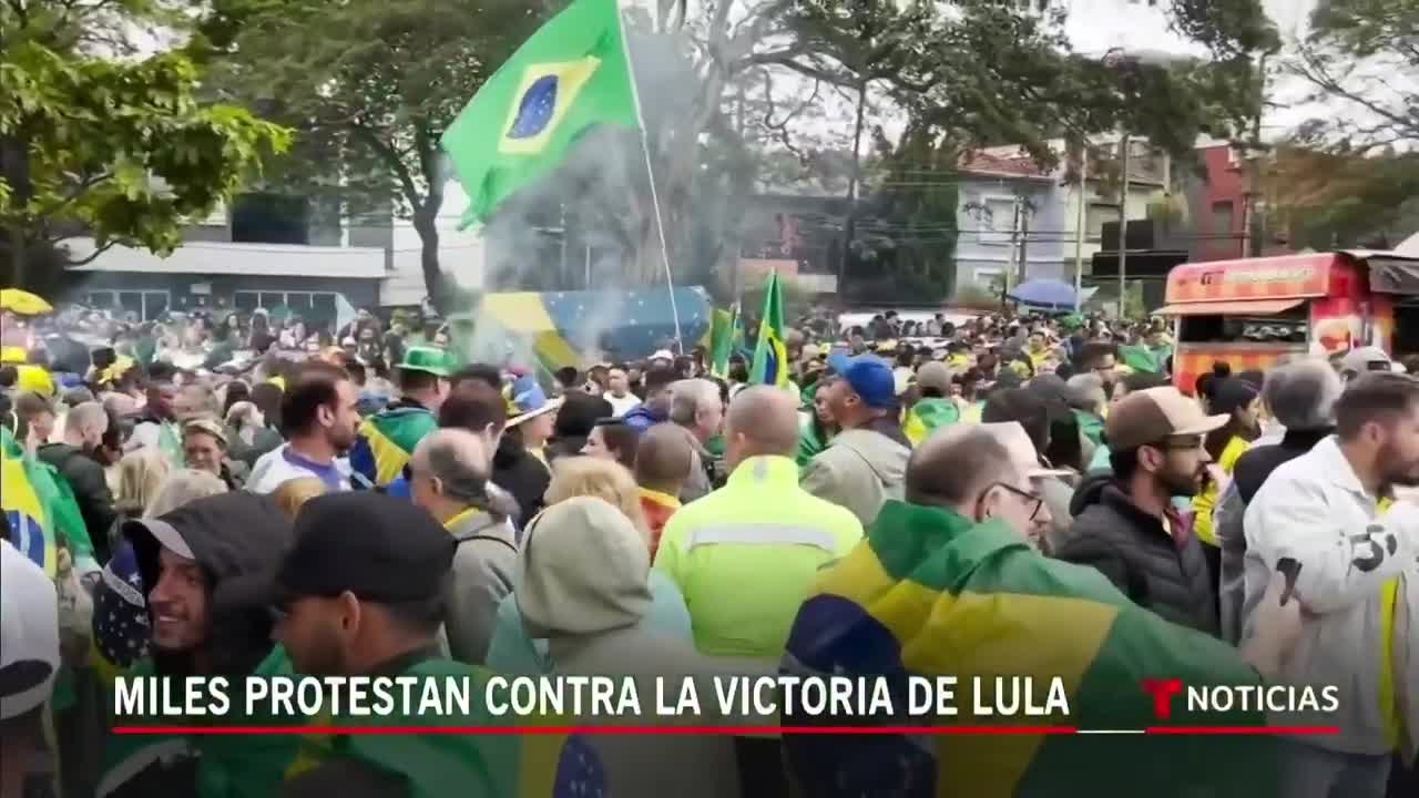 Persisten las protestas por derrota de Bolsonaro en Brasil | Noticias Telemundo