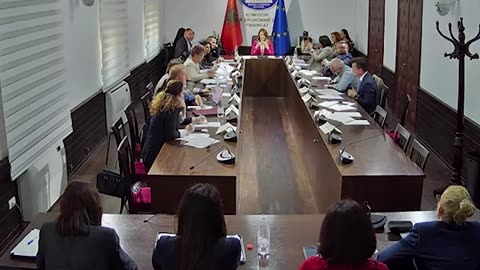 Shehaj voton kundër: Ofenduese që të rrisim rrogat tona
