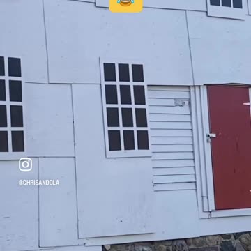 EXPLORING HISTORIC HOUSES