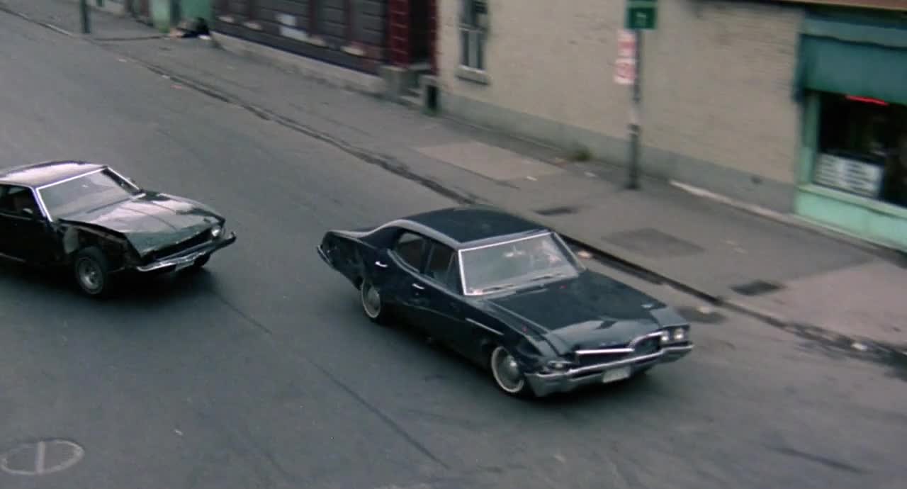 Car Chase in Shadows in an Empty Room (Una Magnum Special per Tony Saitta) - 1976