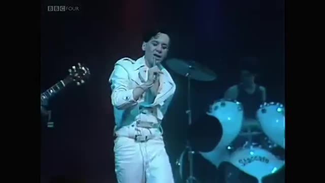 Simple Minds - Promised You A Miracle (1982)