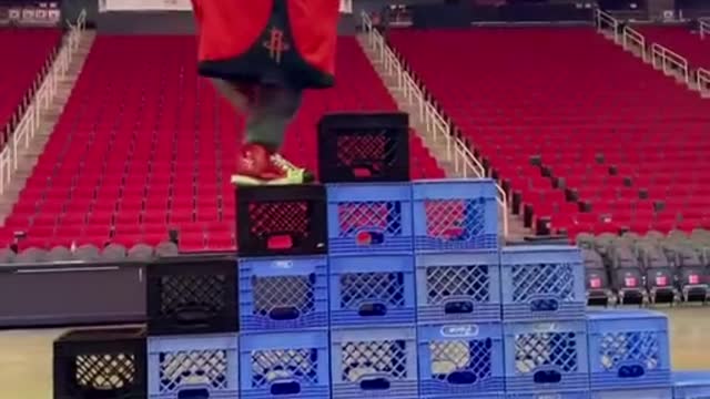 Children, don't try this at home! 👀😅