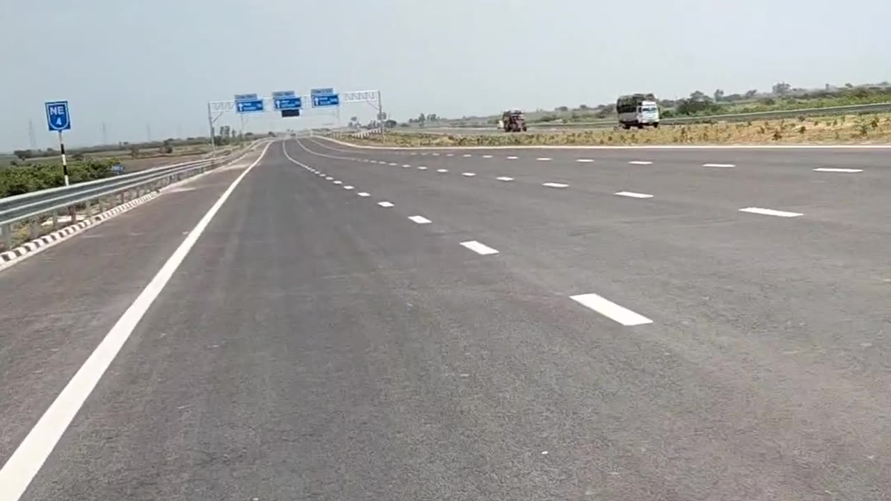 Dehli Mumbai Expressway INDIA