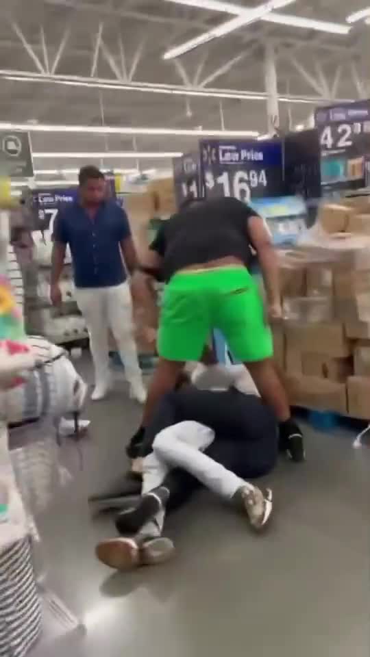 Florida Man Beat Down By The People Of Walmart During Spring Break Over Alleged Rape