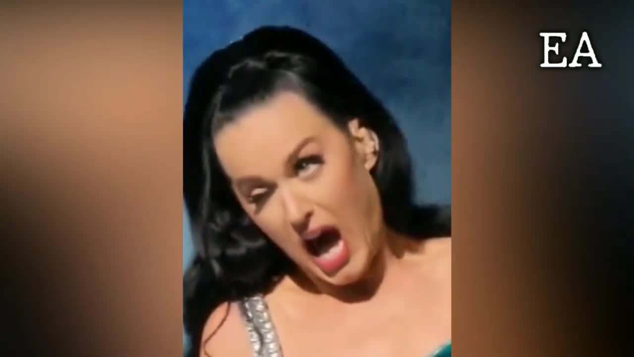 KATY PERRY collapses in concert CLONE MK ULTRA confirmed!