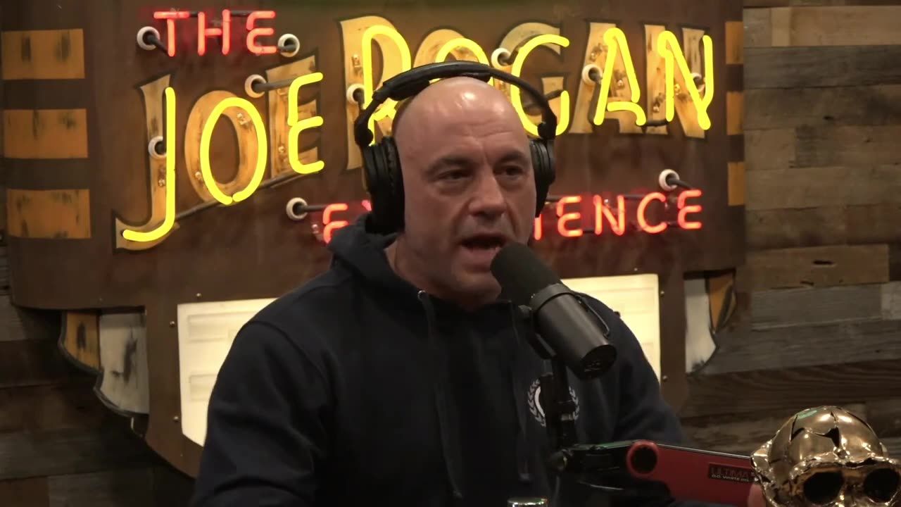 Joe Rogan & Matt Taibbi Destroyed Brian Stelter & WEF