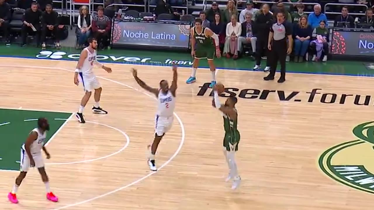 Lillard's Downtown Dagger Ignities Bucks Early vs. Clippers!