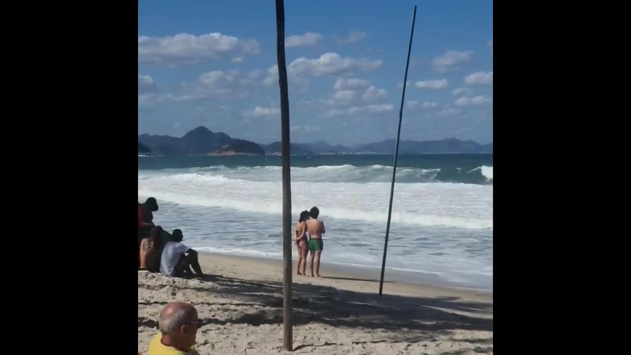 Bastidores Praia de #Copacabana#Mar em #Ressaca no Rio de Janeiro, #Brasil #shorts