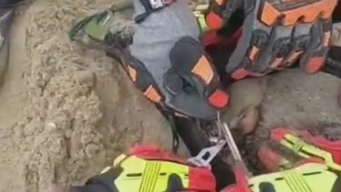 RESCUER GETS WET DURING RESCUE