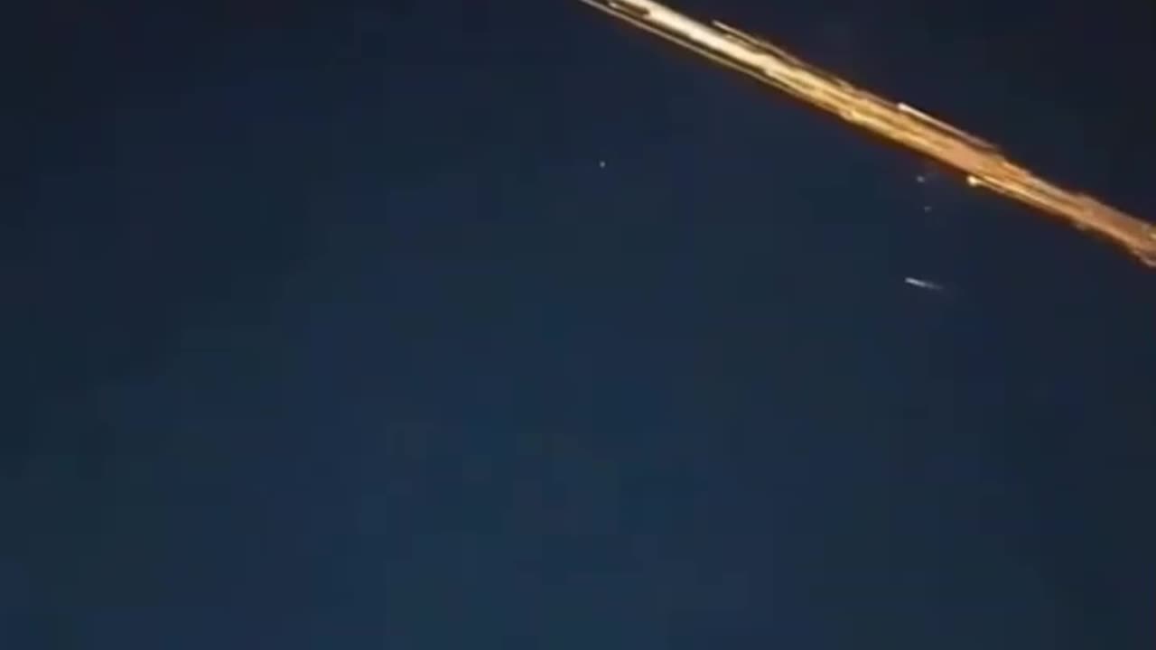 Incredible video of meteor breaking up over Texas last night.