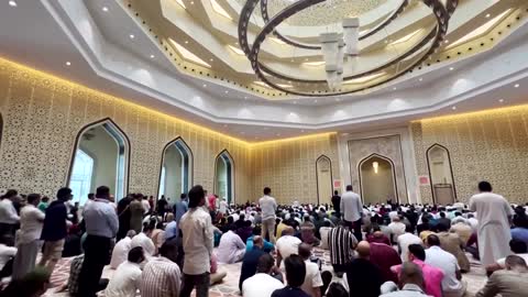 World Cup fans pause action for Friday prayers