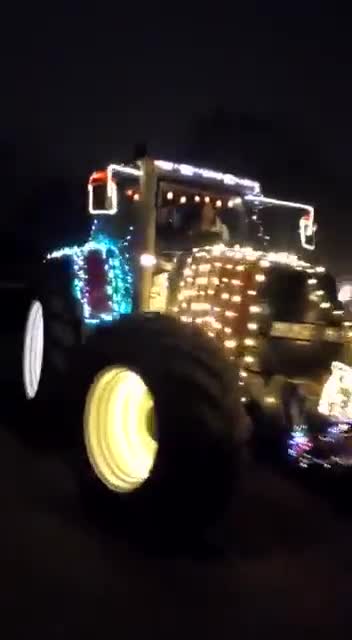 Dutch farmers take to streets to protest the government's decision to shut down 3,000 farms