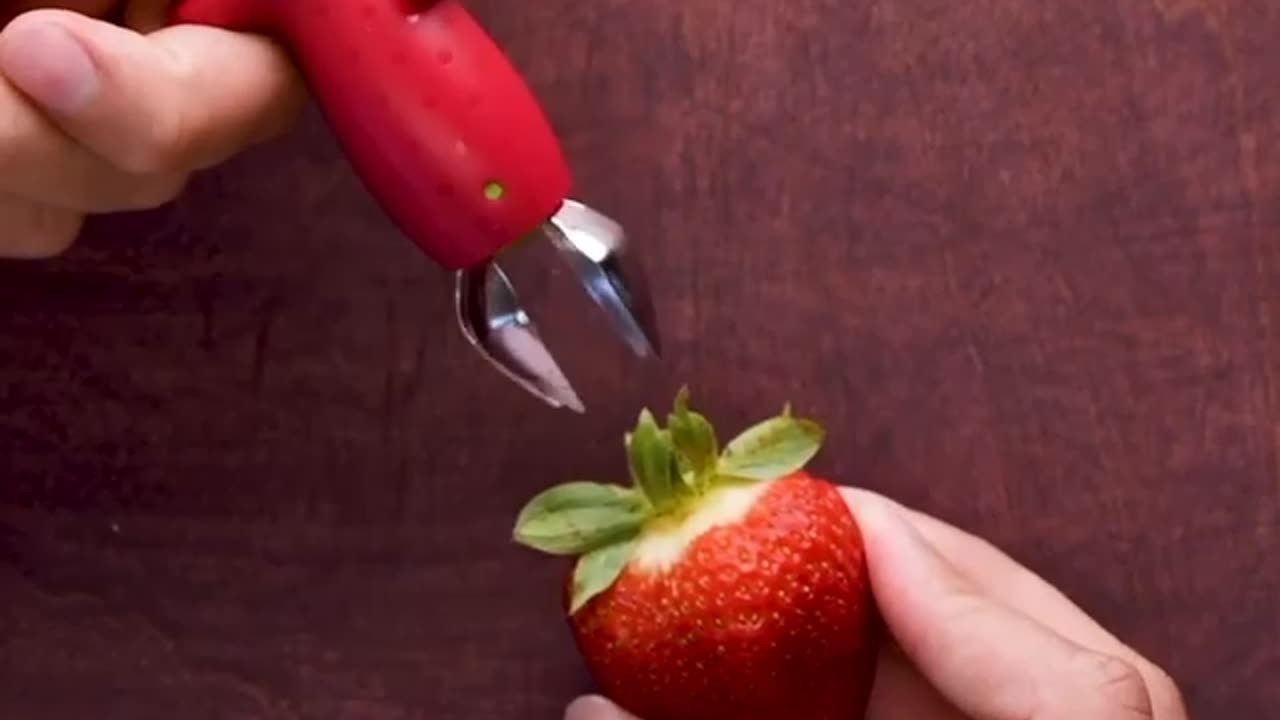 HOW TO USE SOME GADGETS IN THE KITCHEN