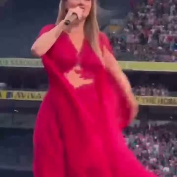 Taylor Swift sees Travis Kelce in the audience during performance