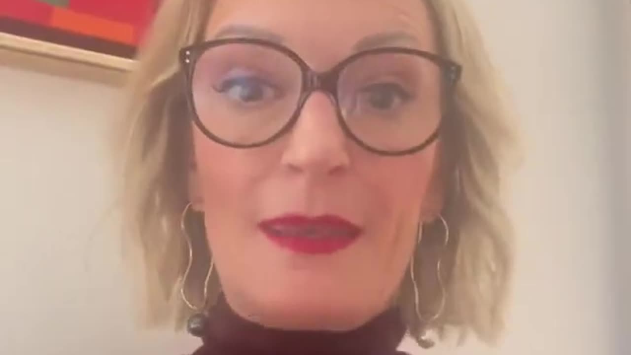 Monika Gruber ES WIRD ZEIT DAS WIRS MACHEN, WIE DIE FRANZOSEN