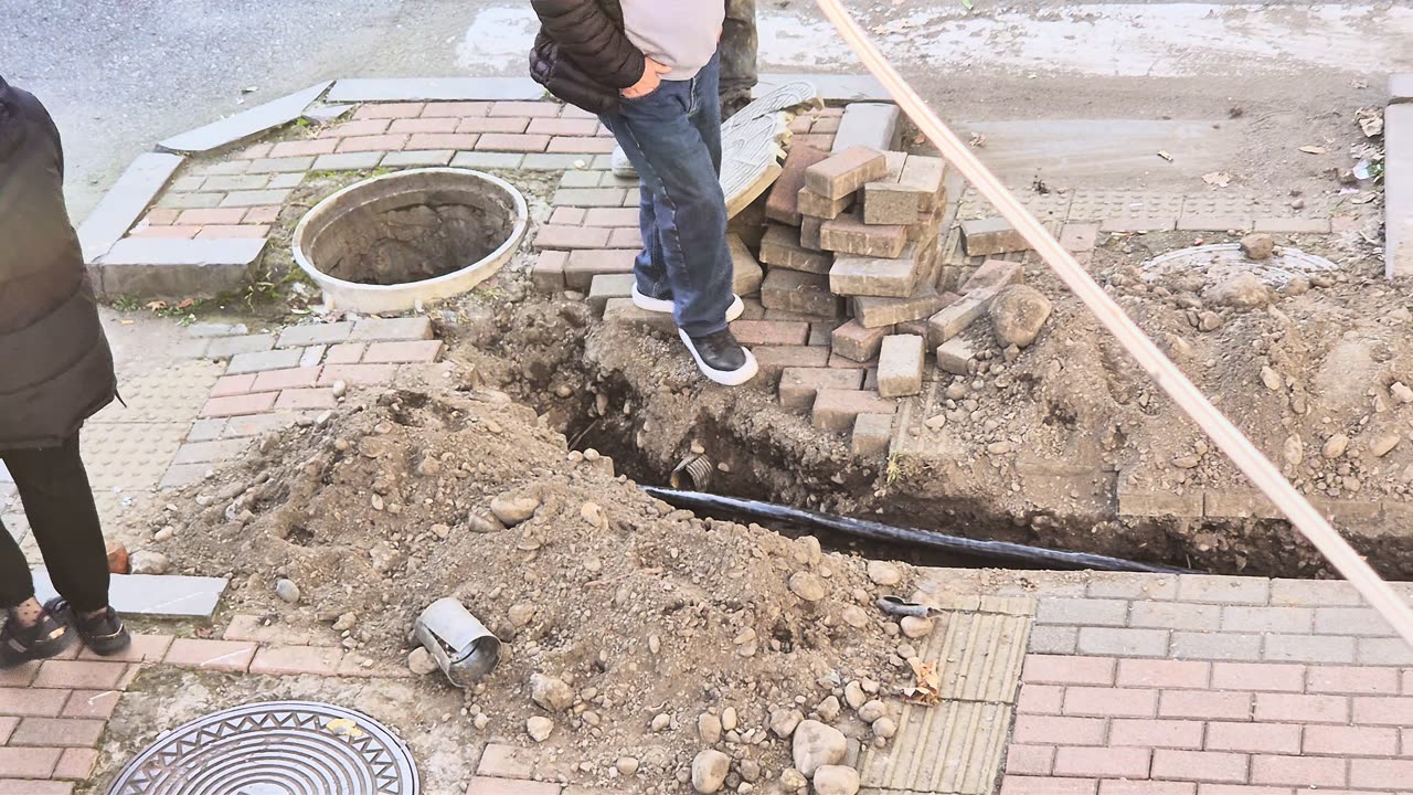 These people do the impossible, they pull a cable weighing 10,000 kilograms with their hands#shorts