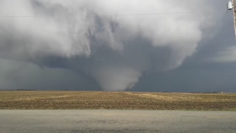 Couple Sees Huge Tornado Forming at Illinois