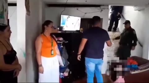 Madre y padrastro torturaban a niños de 4 y 5 años