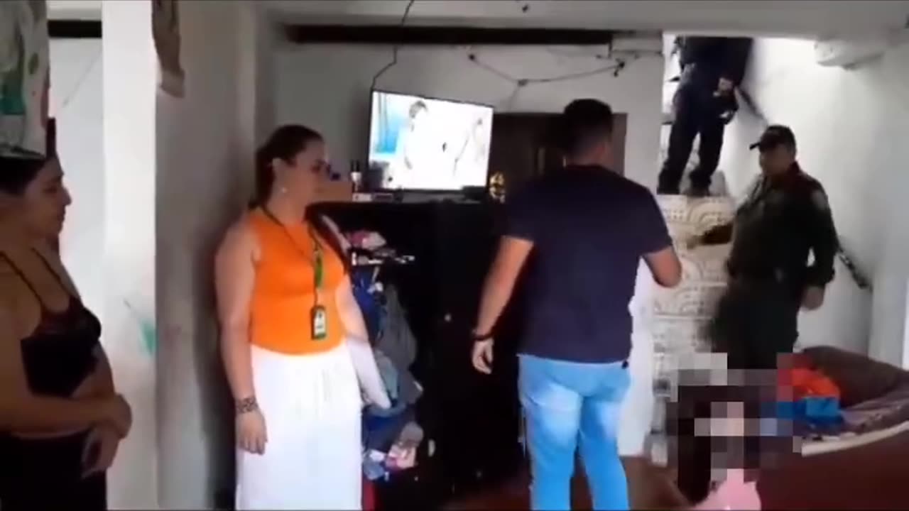 Madre y padrastro torturaban a niños de 4 y 5 años