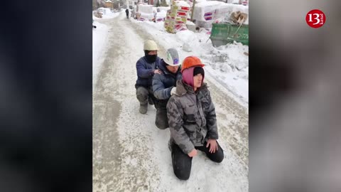 In Russia, the police treated humiliatingly with migrants - the images that shared