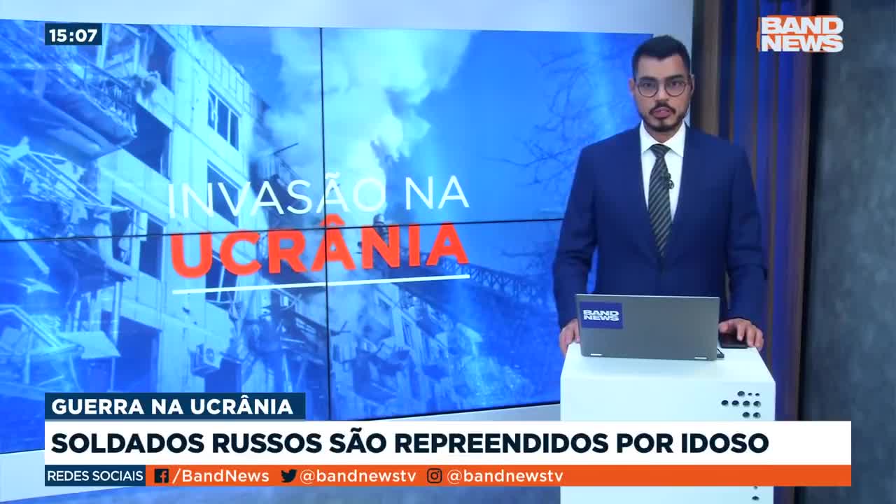 Idoso repreende soldados russos na Ucrânia