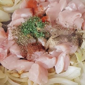 Chicken with onion in white sauce #chicken #chickenrecipe #cooking #recipe #food