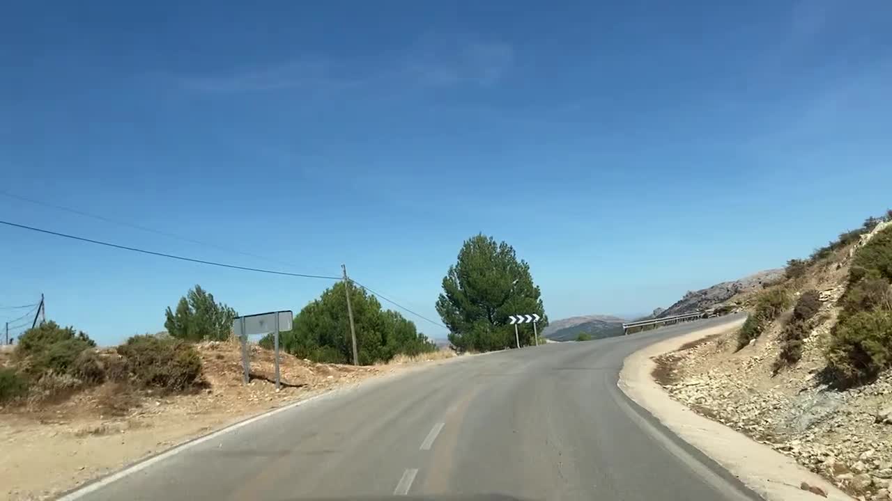 sulle strade dell'Andalusia in Spagna.Come quelle in Italia giusto??ECCO PERCHÈ ME NE VADO VIA DALL’ITALIA CON L'ASILO POLITICO!visto che non vengono rispettati i diritti umani in Italia e sono perseguitato per l'appoggio alla R