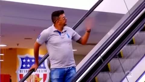 What Ordinary People React To Escalator Flirtations - HILARIOUS!