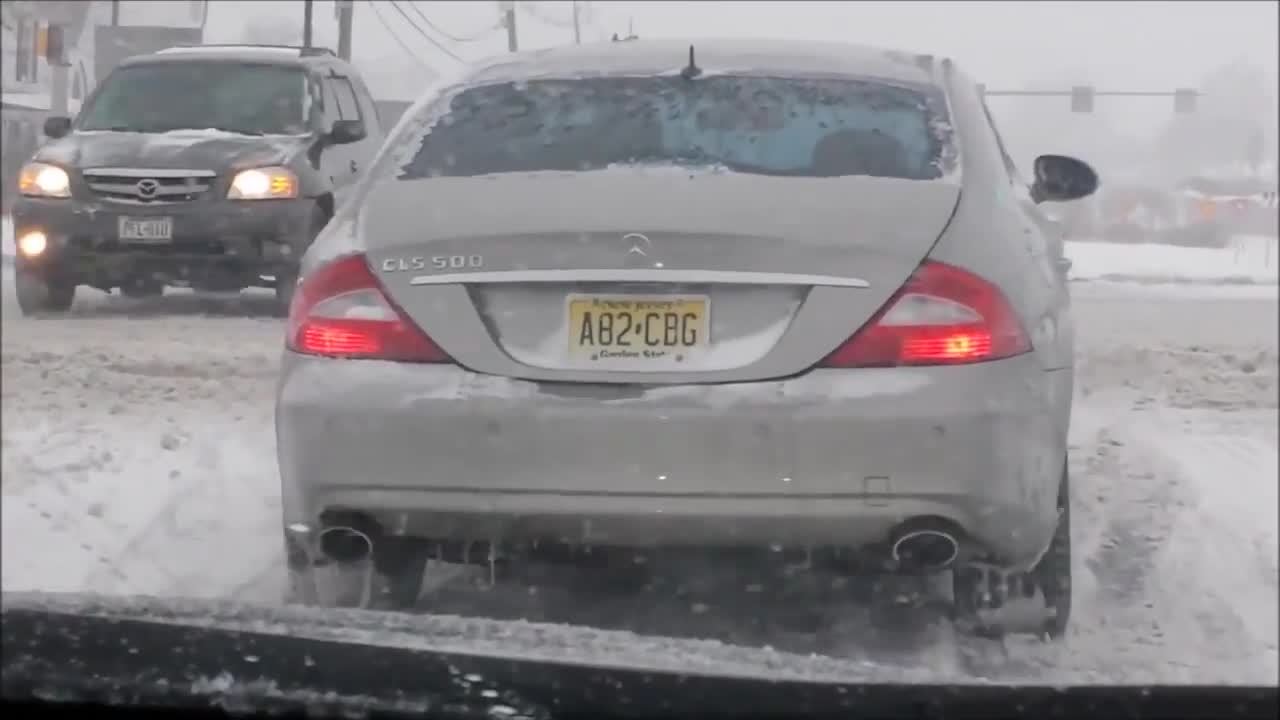 Mercedes 4Matic vs. Audi Quattro - Winter Time