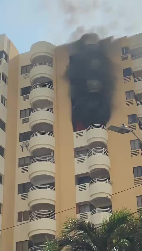 INCENDIO EN EDIFICIO DE EL CABRERO