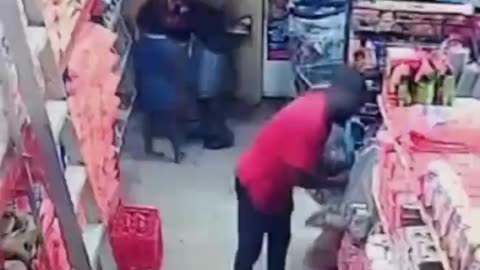 Man caught on shop’s CCTV camera with girl child he allegedly kidnapped