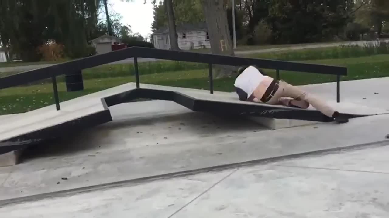 Guy Recorded How He Suddenly Slid Off His Skateboard In Slow Motion