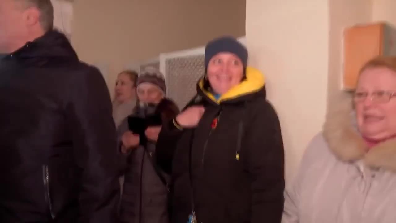 Poroshenko welcomed with Nazi Bandera song in kherson
