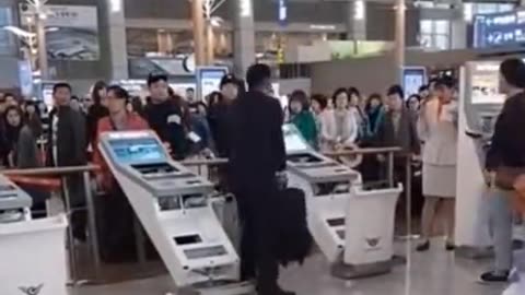 Man gets frustrated with self check-in machine at South Korean airport