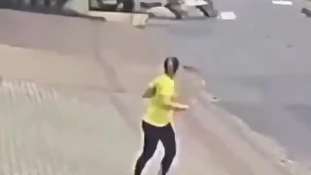 The Girl frightened when she saw the plane crashed just behind her