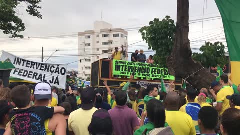 Manifestação em frente ao EB 3