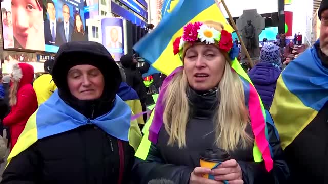 Protesters in Times Square call for peace in Ukraine