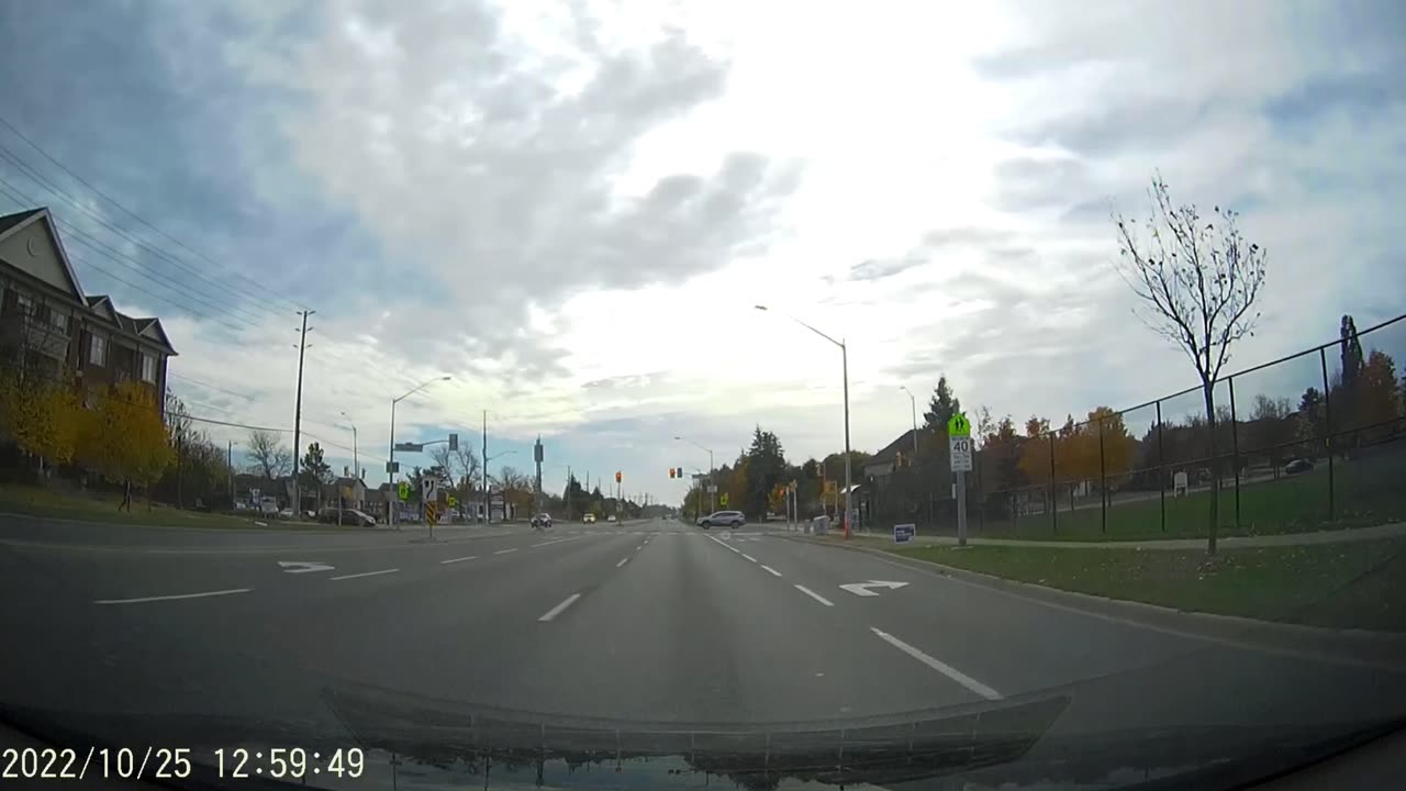 [4K] Bad UHAL driver! Drove-in Red light.