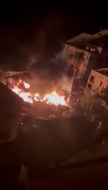 Isreali bombs Gaza hospital