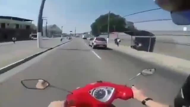 Scary motorcyclist accident