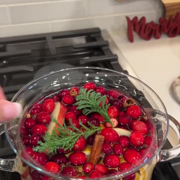 Cozying up with a warm simmer pot. My home smells AMAZING!