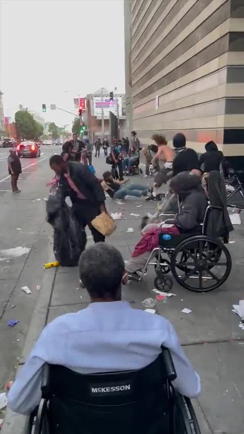 ΣΤΟ ΜΕΤΑΞΥ ΣΤΟ ΣΑΝ ΦΡΑΝΣΙΣΚΟ.