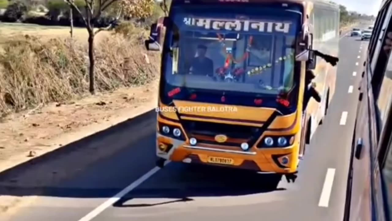 Laxuri bus lovers