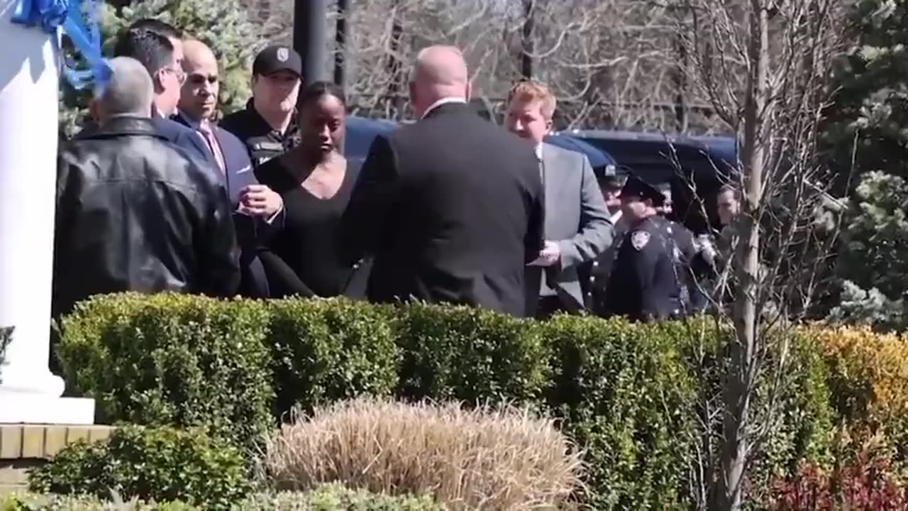 NY Governor Hochul asked to leave wake for slain NYPD officer Jonathan Diller