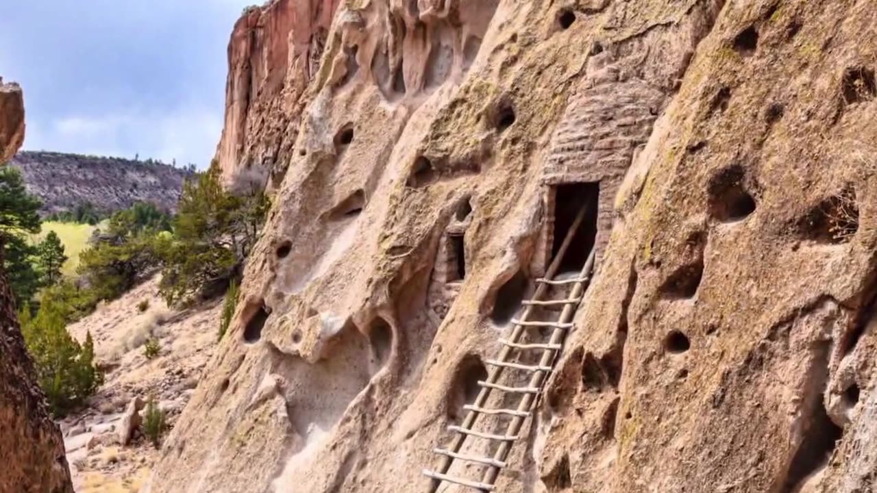 ★ Le Mystérieux Réseau de Tunnels des Four Corners - Portes des Étoiles - (Extrait)