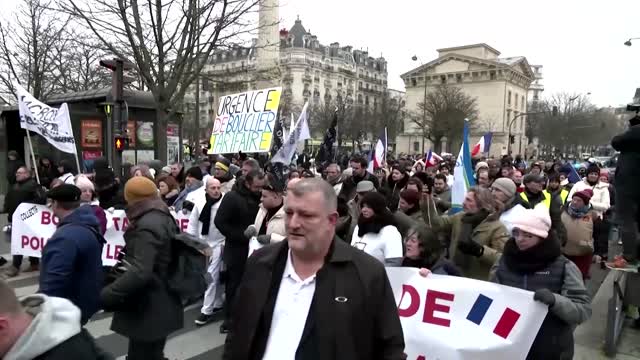 French bakers protest over soaring energy costs