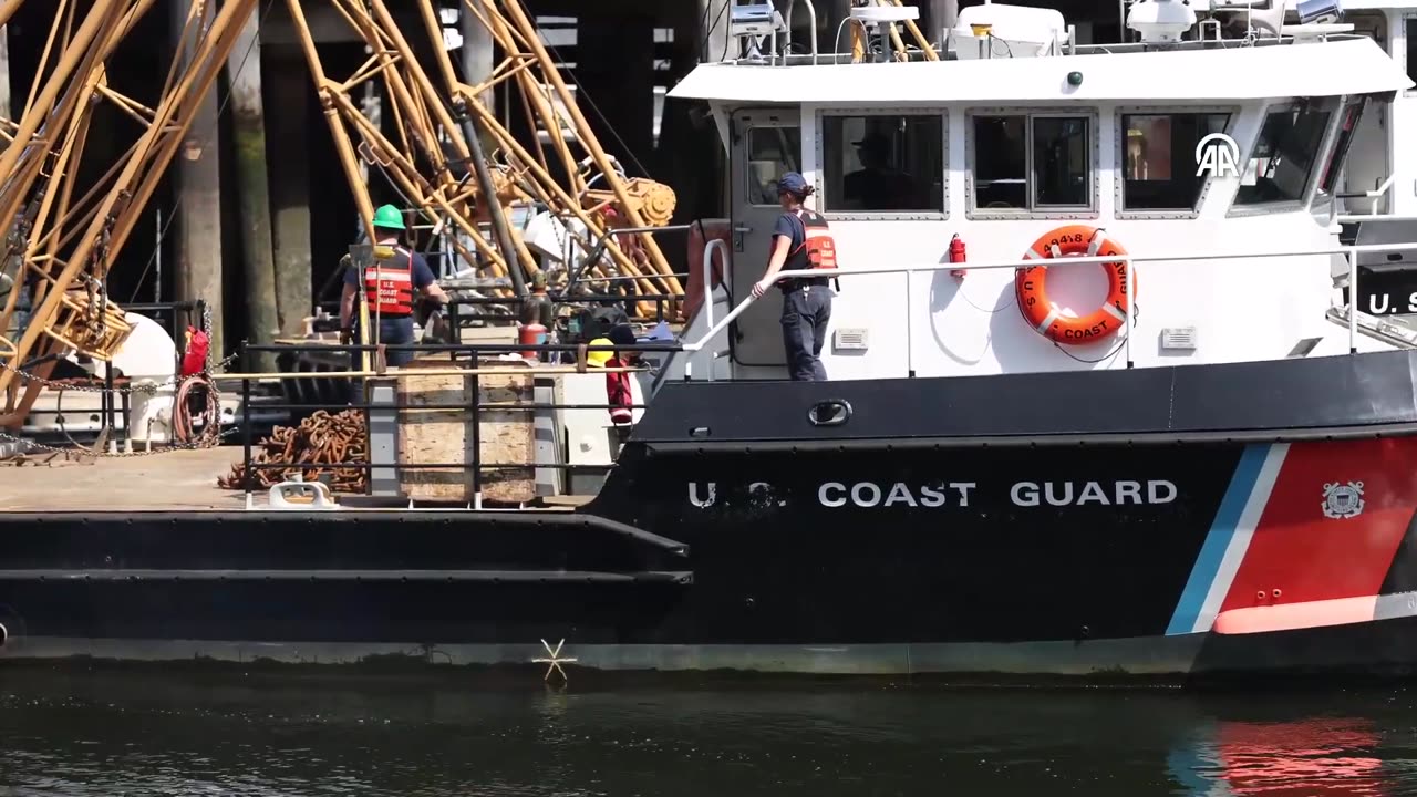 Search for the submarine lost while voyaging to the wreckage of the Titanic continues