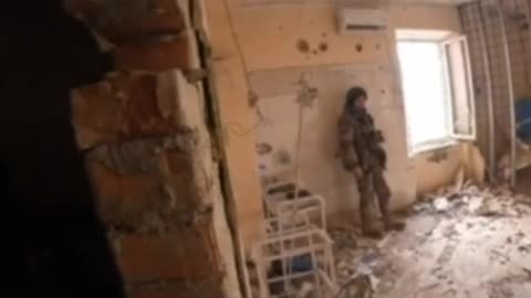 Ukrainian soldier calls his girlfriend to say they are being assaulted by the Russian troops